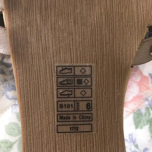 Flat Sandals - Picture 4 of 4